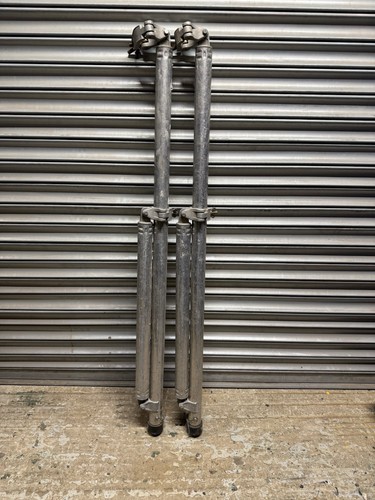 Pair outriggers for - of,